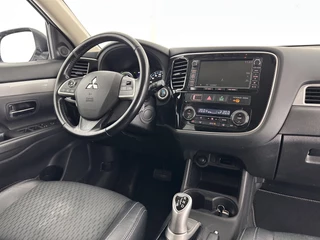 Mitsubishi Outlander Aut. *NAVI-FULLMAP | LEATHER-FABRIC | COMFORT-SEATS | CAMERA | ECC | KEYLESS | SHIFT-PADDLES | TOWBAR | 16