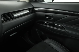 Mitsubishi Outlander Mitsubishi Outlander 2.0 PHEV Pure | Trekhaak | Carplay | Camera |  Half leder | Keyless | Climate control | Cruise control - afbeelding nr 21
