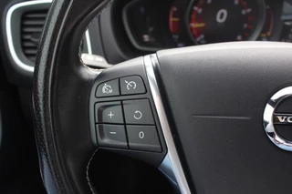 Volvo V40 Volvo V40 1.5 T2 Inscription R-Design / Panoramadak / Camera / Leder / Keyless / 17'' / Navigatie / Stoelverwarming / Cruise Control - afbeelding nr 27