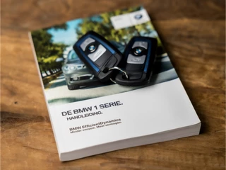 BMW 1 Serie Automaat (GROOT NAVI, M PAKKET, HARMAN/KARDON, ALCANTARA SPORTSTOELEN, ADAPTIVE CRUISE, GETINT GLAS, PARKEERSENSOREN, NIEUWSTAAT) - afbeelding nr 25