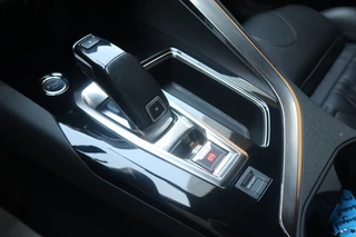 Peugeot 3008 Peugeot 3008 1.6 e-THP GT Line | Geen import | Luxe stoelen | Trekhaak - afbeelding nr 5