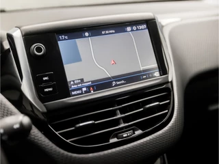 Peugeot 2008 Automaat (APPLE CARPLAY, NAVIGATIE, CAMERA, CLIMATE, CRUISE, SPORTSTOELEN, PARKEERSENSOREN, NIEUWE APK, NIEUWSTAAT) - afbeelding nr 25