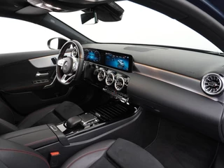 Mercedes-Benz A-Klasse Mercedes-Benz A-Klasse 250e AMG // Panoramadak // Memory // Trekhaak // Keyless // Carplay // Sfeerverlichting // MultiBeam LED // Night Pakket // Augmented Reality - afbeelding nr 47