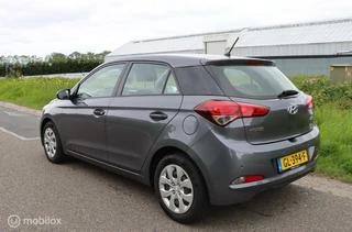 Hyundai i20 Hyundai i20 1.2 HP Business Edition / PDC / Climate Control - afbeelding nr 2