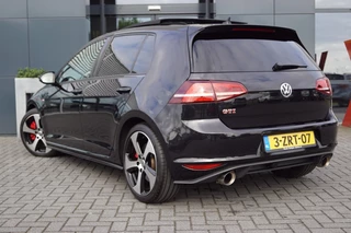 Volkswagen Golf Volkswagen Golf GTI 2.0 TSI 230pk PERFORMANCE Panodak/Dynaudio/Camera/Trekhaak afnb - afbeelding nr 2