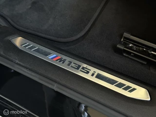 BMW 1 Serie BMW 1-serie M135i xDrive |Pano |HUD |H&K |Sfeer |Stuurverw. - afbeelding nr 19