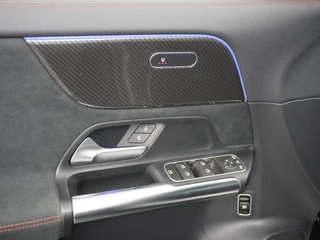 Mercedes-Benz GLA Mercedes-Benz GLA 200 AMG // Camera // Sfeerverlichting // Night Pakket // Augmented Reality // Carplay // 19
