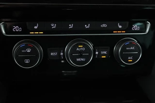 Volkswagen Passat Volkswagen Passat 1.4 TSI PHEV GTE | Head-Up | Stoelverwarming | 360 camera | Trekhaak | Keyless | Carplay | Dynamic Chassis Control | Full LED | Massage | Navigatie | Active Info Display - afbeelding nr 34