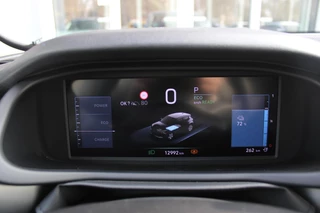 Jeep Avenger Jeep Avenger ALTITUDE 156PK 54 kWh | 3-FASE | ELEKTRISCH BEDIENBARE ACHTERKLEP | ACHTERUITRIJ CAMERA | NAVIGATIE | DRAADLOZE APPLE CARPLAY/ANDROID AUTO | ALL SEASON BANDEN | LICHTMETALEN VELGEN 17