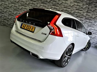 Volvo V60 Volvo V60 2.4 D5 AWD Twin Engine R Design 215PK! - afbeelding nr 2