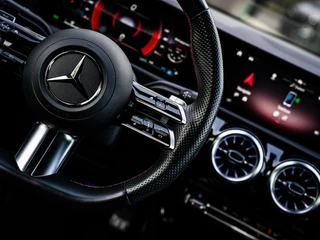 Mercedes-Benz A-Klasse Mercedes A-klasse A200 AMG|FACELIFT|PANO|BURMESTER|CAMERA - afbeelding nr 31