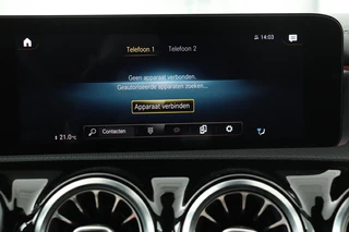 Mercedes-Benz A-Klasse Mercedes-Benz A-klasse 250e AMG Night | Carplay | Stoelverwarming |  Camera | Sfeerverlichting | Navigatie | Widescreen | Park Assist | Leder/Alcantara - afbeelding nr 19