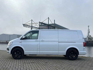 Volkswagen Transporter Volkswagen Transporter 2.0 TDI L2H1 Highline 204pk DSG Trekhaak/LED/Leder/AdaptieveCruise/Camera/Stoelverwarming/20