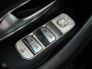 Mercedes-Benz GLE Mercedes-Benz GLE-klasse 300 d 4MATIC AMG Panoramadak Trekhaak Luchtvering Rondomzicht Camera - afbeelding nr 26