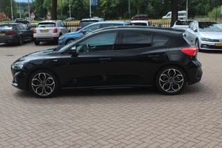 Ford Focus Ford Focus 1.0 EcoBoost Titanium Business ST-Line Camera / Navigatie / Keyless / B&O / 17'' / Stuurverwarming / DAB / Dodehoek / Cruise Control - afbeelding nr 7