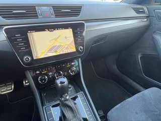 Škoda Superb Navigatie ACC DAB Sportstoelen Elek. Stoel Matrix Beam Stoelverwarming Getint Glas Camera Carplay NL Auto - afbeelding nr 14