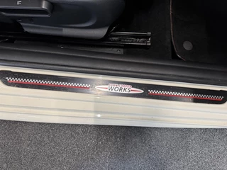 MINI Cooper Mini Cooper 2.0 Cooper S Serious Business Volledig JCW! Automaat Navigatie Head up Display Uitlaatdemper met kleppen - afbeelding nr 12