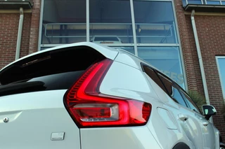 Volvo XC40 ➡️ Volvo XC40 1.5 T5 Recharge Inscription 262 pk | 1e eigenaar | 19 inch | Camera | Dakraam | LED | DAB | Trekhaak | Voorruit verwarming | Telefoon lader | NL auto | inc BTW | - afbeelding nr 48