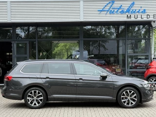 Volkswagen Passat Volkswagen Passat Variant 1.5 TSI Automaat/Trekhaak/Climate control/Stoelverwarming/150PK Keyless entry - afbeelding nr 17