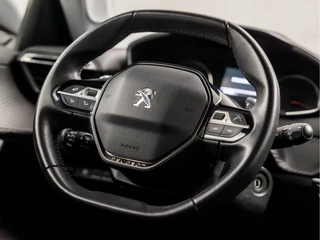 Peugeot 2008 Peugeot 2008 1.2 PureTech Sport Automaat (APPLE CARPLAY, GROOT NAVI, 360 CAMERA, LM VELGEN, SPORTSTOELEN, CRUISE, LANE ASSIST, NIEUWE APK, NIEUWSTAAT) - afbeelding nr 18