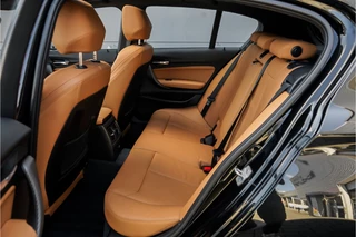 BMW 1 Serie BMW 1 Serie M140i Shadow Schuifdak H/K Stuurverw Camera CarPlay Leer - afbeelding nr 5