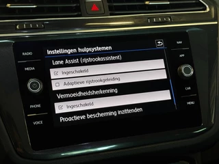 Volkswagen Tiguan Volkswagen Tiguan 2.0 TSI 4Motion Highline Business R 220pk Pano Virtual Alcantara 19 inch - afbeelding nr 33
