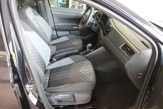 Volkswagen Taigo Volkswagen Taigo 1.0 TSI R-LINE 2x BNS Automaat / Stoelvw. / keyless go / Trekhaak - afbeelding nr 3