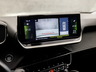 Peugeot 2008 Peugeot 2008 1.2 PureTech Sport (VIRTUAL COCKPIT, APPLE CARPLAY, GROOT NAVI, LEDER, 360 CAMERA, SPORTSTOELEN, LED KOPLAMPEN, GETINT GLAS, LANE ASSIST, DAB+, NIEUWSTAAT) - afbeelding nr 18
