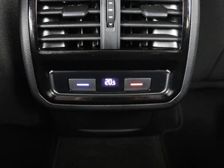 Volkswagen Passat Volkswagen Passat 1.4 TSI PHEV GTE | Stoelverwarming | Camera |  Adaptive cruise | Matrix LED | Massage | Carplay | Navigatie | Side Assist - afbeelding nr 7