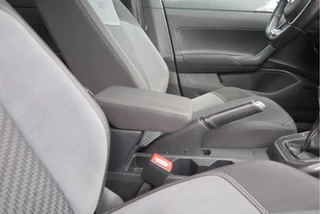 Volkswagen Polo Volkswagen Polo 1.0 TSI 116pk Highline Business 2xR-Line , Beats audio , PDC, Navi, Carplay, LMV, Cruisecontrol. dealer onderhouden. - afbeelding nr 37
