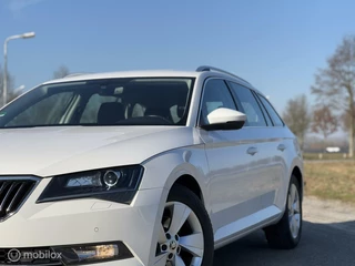 Škoda Superb Skoda Superb Combi 1.4 TSI ACT Ambition Voordelig Rijden! - afbeelding nr 2