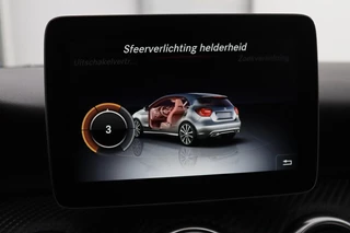 Mercedes-Benz A-Klasse Mercedes-Benz A-klasse 160 AMG Night | Panoramadak | Camera | Full LED |  Navigatie | Trekhaak | Cruise control | Park Assist | Airco | Half leder | Sportstoelen - afbeelding nr 17