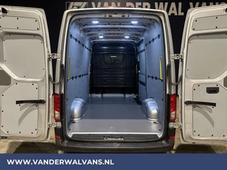 Volkswagen Crafter Volkswagen Crafter 2.0 TDI 140 pk L3H3 L2H2 Euro6 Airco | Navigatie | Apple Carplay | Android Auto | Cruisecontrol Bijrijdersbank, 3000kg trekvermogen, zilver - afbeelding nr 3