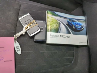 Renault Mégane Estate Renault Megane Estate 1.3 TCe Limited | Navi | Sensoren | CarPlay | - afbeelding nr 5