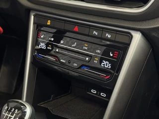 Volkswagen T-Roc Volkswagen T-Roc Cabrio TSI VIR.COCKPIT CARPLAY NAVI IQ.LED STOEL/STUUR.VERW DAB ADAP.CRUISE 05/2024 