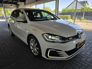 Volkswagen Golf Volkswagen Golf 1.4 TSI PHEV GTE / Dealer Onderhouden / Stoelverwarming / LED Koplampen - afbeelding nr 15