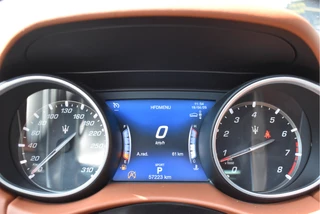 Maserati Levante | Luchtvering | Pano.dak | Camera | Keyless | DAB | Carplay | LED / Xenon | 20