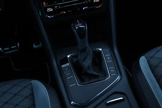 Volkswagen Tiguan Volkswagen Tiguan 1.5 TSI / 2x R-Line / Virtual Cockpit / Camera / Matrix LED / Trekhaak / 20