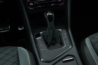 Volkswagen Tiguan Volkswagen Tiguan 1.5 TSI / 2x R-Line / Black Style / Virtual Cockpit / Camera / Matrix LED / Trekhaak / 19