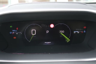 Peugeot 2008 Peugeot 2008 1.2 130PK AUTOMAAT GT PACK | NAVIGATIE | FULL LED KOPLAMPEN | DRAADLOZE APPLE CARPLAY/ANDROID AUTO | ADAPTIVE CRUISE CONTROL | CAMERA VOOR + ACHTER | CLIMATE CONTROL | LICHTMETALEN VELGEN 17