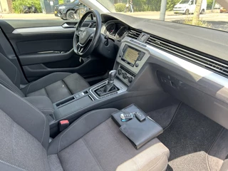 Volkswagen Passat Volkswagen Passat Variant 1.4 TSI ACT Highline Business R navi/camera airco/ecc apk - afbeelding nr 3