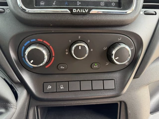 Iveco Daily Iveco Daily 35C18 3.0 L2H2 Airco Cruise Control 3,5 Tons Trekhaak 5-26 APK Lucht geveerde stoel - afbeelding nr 17