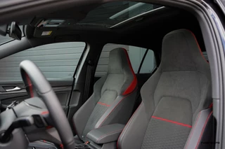 Volkswagen Golf Volkswagen Golf 8 GTI Clubsport | Pano | Matrix IQ | Alcantara | ACC | Rijdersauto Edition | Deep Black Pearl | Fabrieksgar. 2027 - afbeelding nr 24