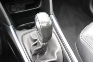 Peugeot 2008 Peugeot 2008 1.2 PureTech Allure. Navigatie, trekhaak, dealer onderhouden. - afbeelding nr 19