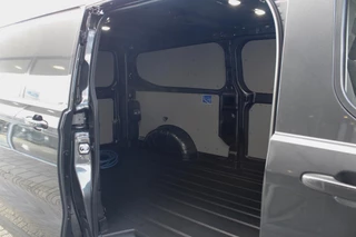 Ford E-Transit Ford E-Transit Cust. 320 L2H1 Limited 65 kWh 218pk | VOORRAAD | Inklapbare trekhaak | 17 inch lichtmetalen velgen (Carbonised Grey) | Driver Assistent Pack Premium | AGM accu | 3-fase laadkabel mode 3 32A, 10 meter | Centrale dubbele vergrendeling | Vehicle Integration System - afbeelding nr 13