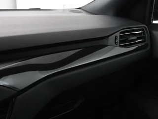 Ford Focus Ford Focus 1.0 EcoBoost ST Line | Stoel & stuurverwarming |  Carplay | Navigatie | Climate control | Parkeerhulp | Cruise control | Bluetooth - afbeelding nr 17