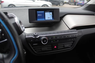 BMW i3 BMW i3 Basis 120Ah 42 kWh / Camera / Navigatie / 19'' / Harman Kardon / Stoelverwarming / Cruise Control / Warmtepomp / Getint glas - afbeelding nr 18