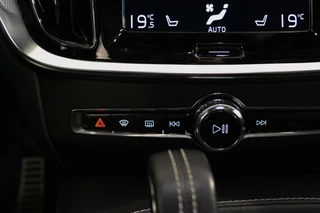 Volvo V60 Volvo V60 2.0 T6 Recharge AWD R-Design HEICO | PANO | B&W - afbeelding nr 27