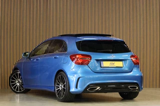 Mercedes-Benz A-Klasse Mercedes-Benz A-Klasse 180 AMG | Panoramadak | CarPlay | Camera | Dodehoekdetectie | Stoelverwarming | PDC V+A | Alcantara/Lederen bekleding | LED Koplampen | Command Online | Dealer onderhouden | Nieuwe APK - afbeelding nr 3