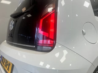 Volkswagen up! Volkswagen UP! High Up! 75PK !!| Black pakket | Climate control | Cruise control | Parkpilot| 17